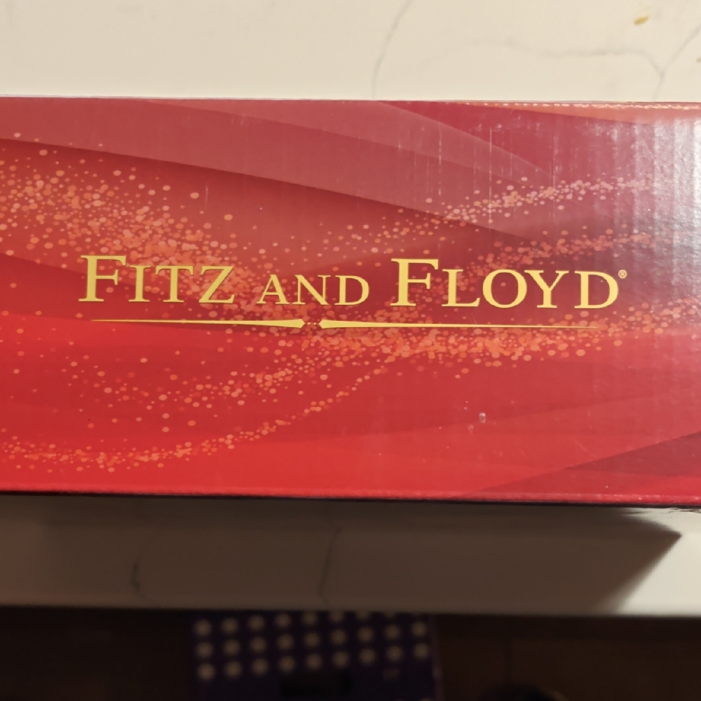 Fitz and Floyd Cardinal LED Candle Set with Red and White Accents - Picture 5 of 6